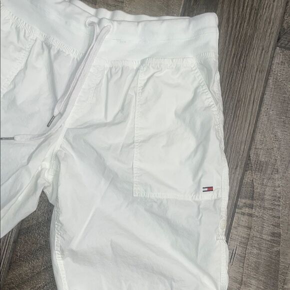 Tommy Hilfiger White Bermuda Shorts with Drawstring Waist - Picture 2 of 6